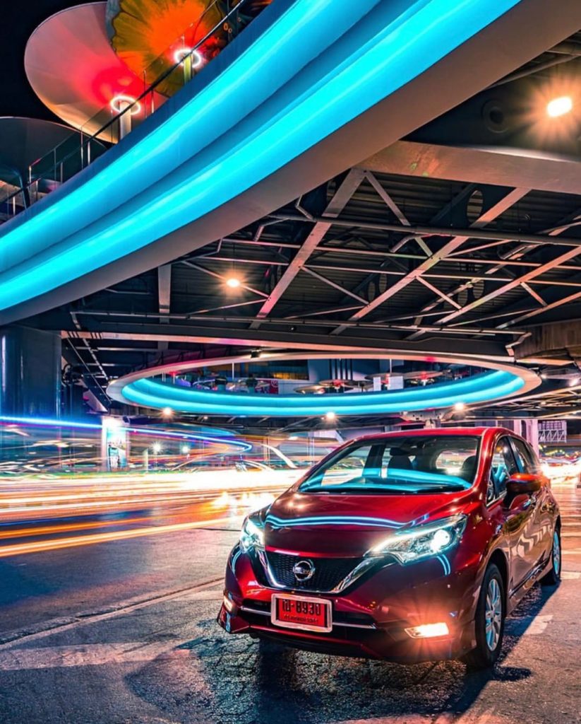 Cue the lights. #NissanNote #SaturdayNight #Nissan #Note : @oatoasta...