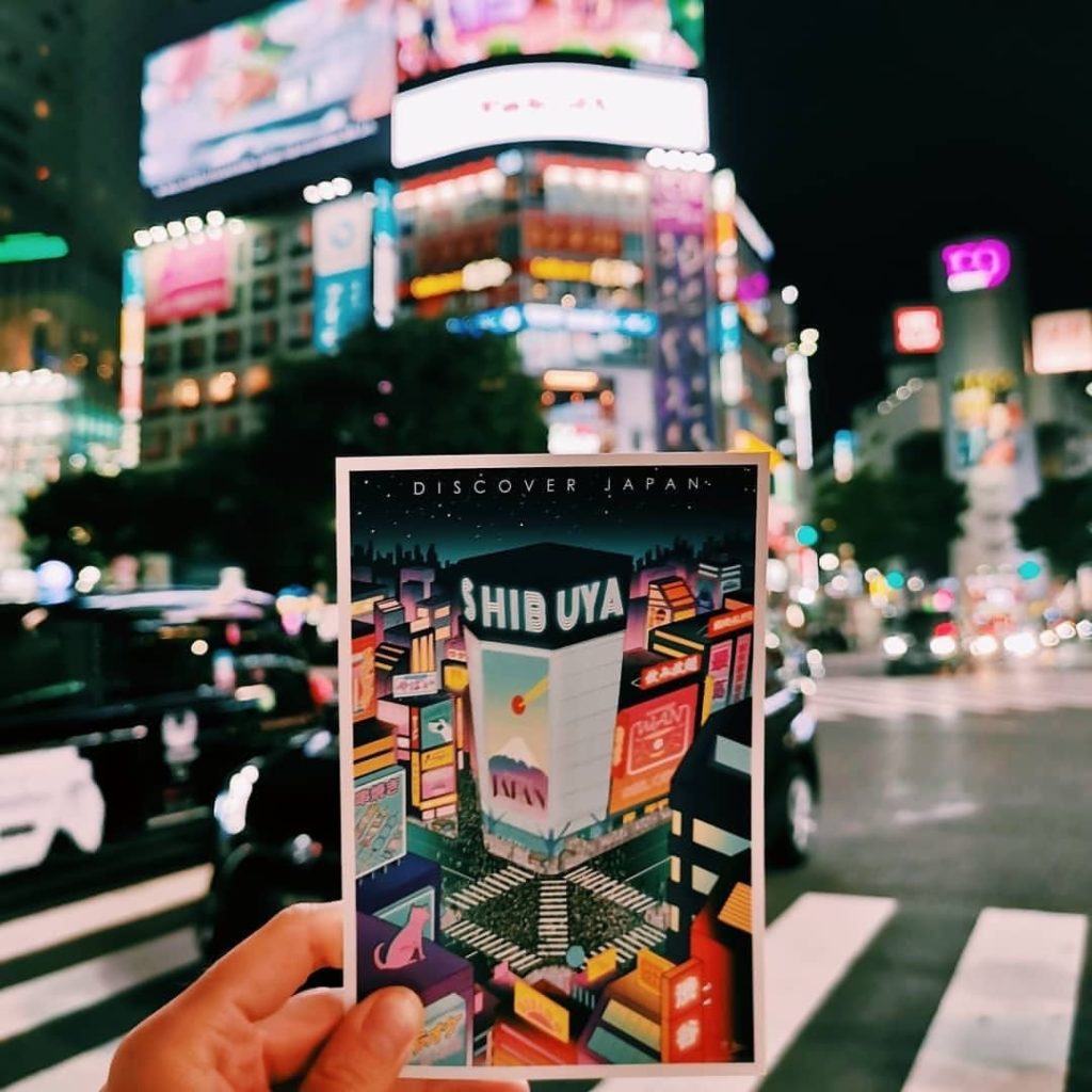 What a fun idea! @journeybehindthepostcard collects postcards during her travels...