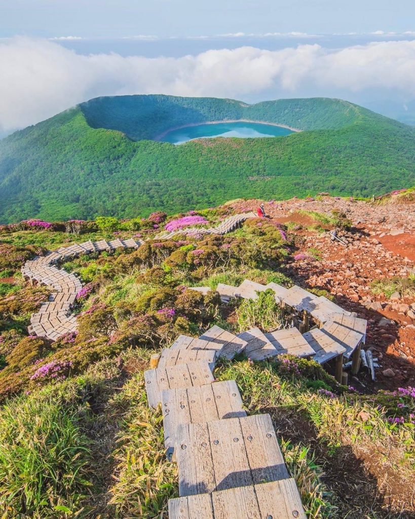 Mount Karakuni sits on the border of #Kagoshima and #Miyazaki Prefectures, and i...