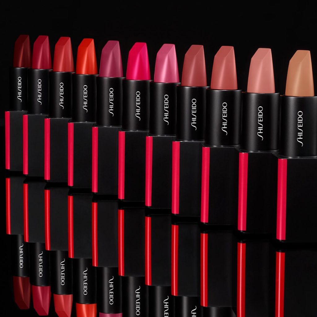So long lip liner. ModernMatte Powder Lipstick’s angular bullet delivers intense...