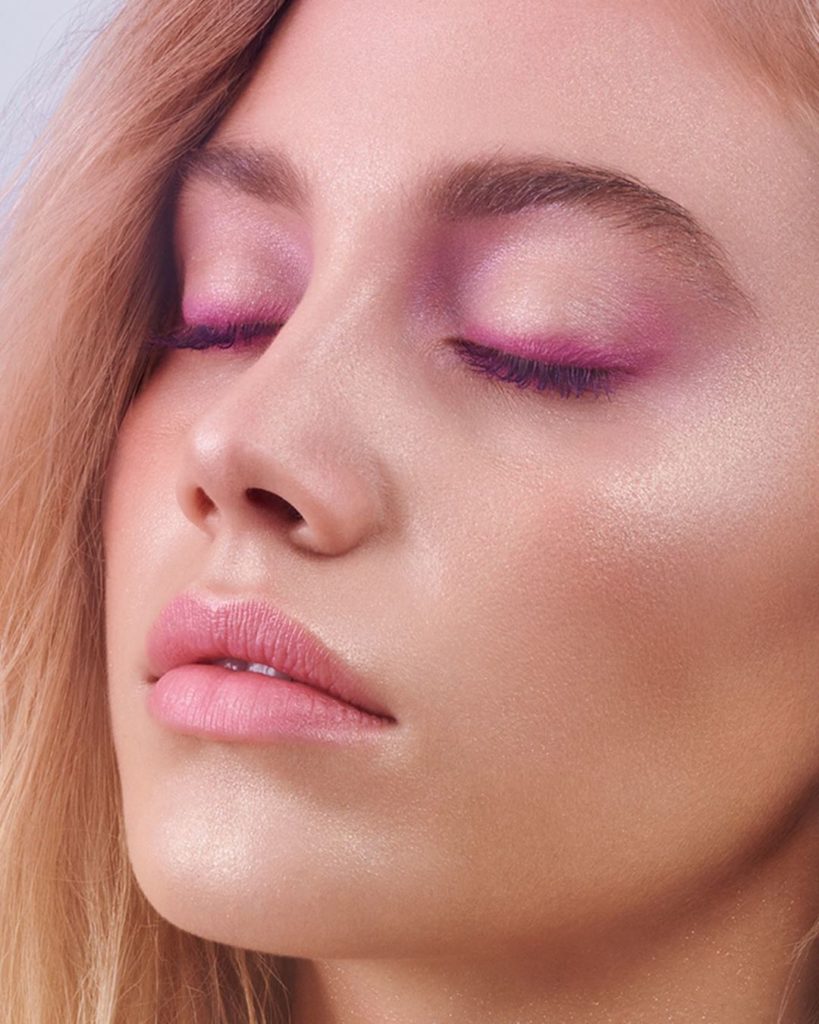 Juxtapose bright eyes with barely-there lips like North America Color Artist, @l...