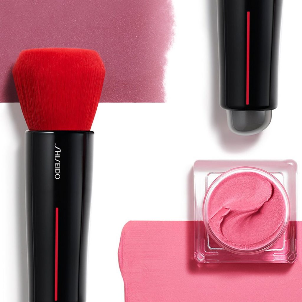Meet your makeup bag's perfect pair. Buff and blend the weightless texture of Mi...