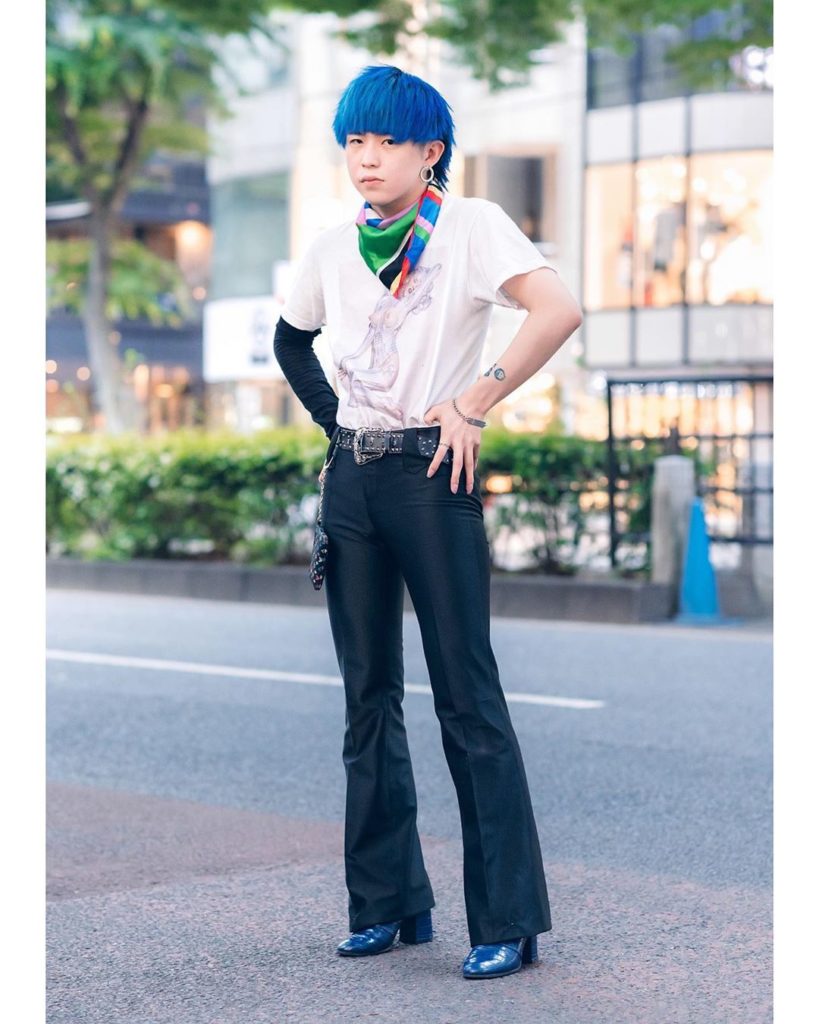 19-year-old Tokyo college student Zaki (@17_pwo) on the street in Harajuku weari...