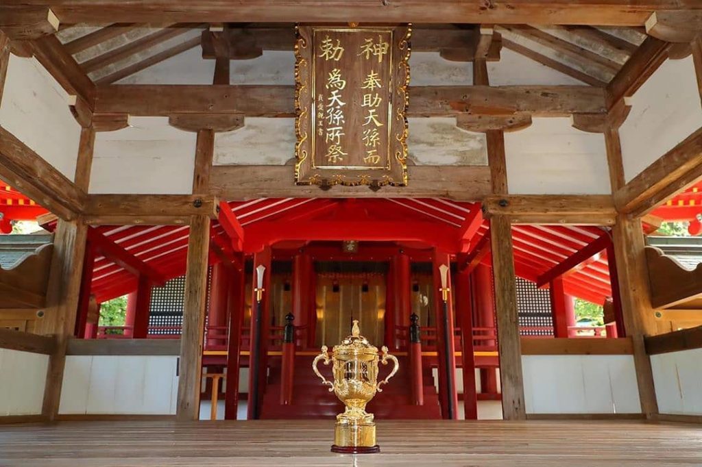 Visit Japan: The Webb Ellis Cup is continuing its journey around Japan and today, the visite… The Webb Ellis Cup is continuing its journey around Japan and today, the visite...