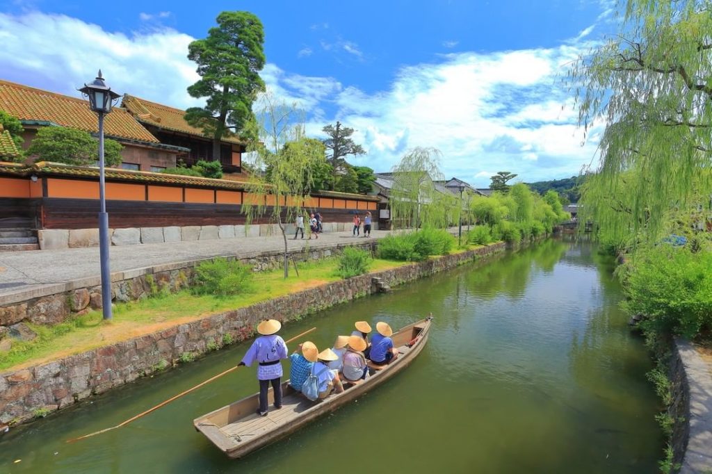 Pretty little Kurashiki in Okayama Prefecture is a dream: tree-lined canals, ret...