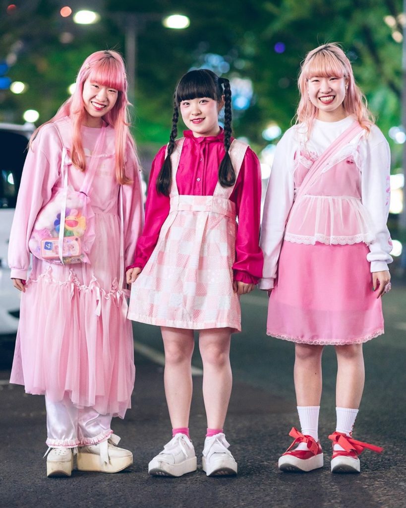 Tokyo Fashion: Japanese teens Suzune (@oyasumi0220), Miori (@miori06kidz), and Ayane (@ayane_id… Japanese teens Suzune (@oyasumi0220), Miori (@miori06kidz), and Ayane (@ayane_id...