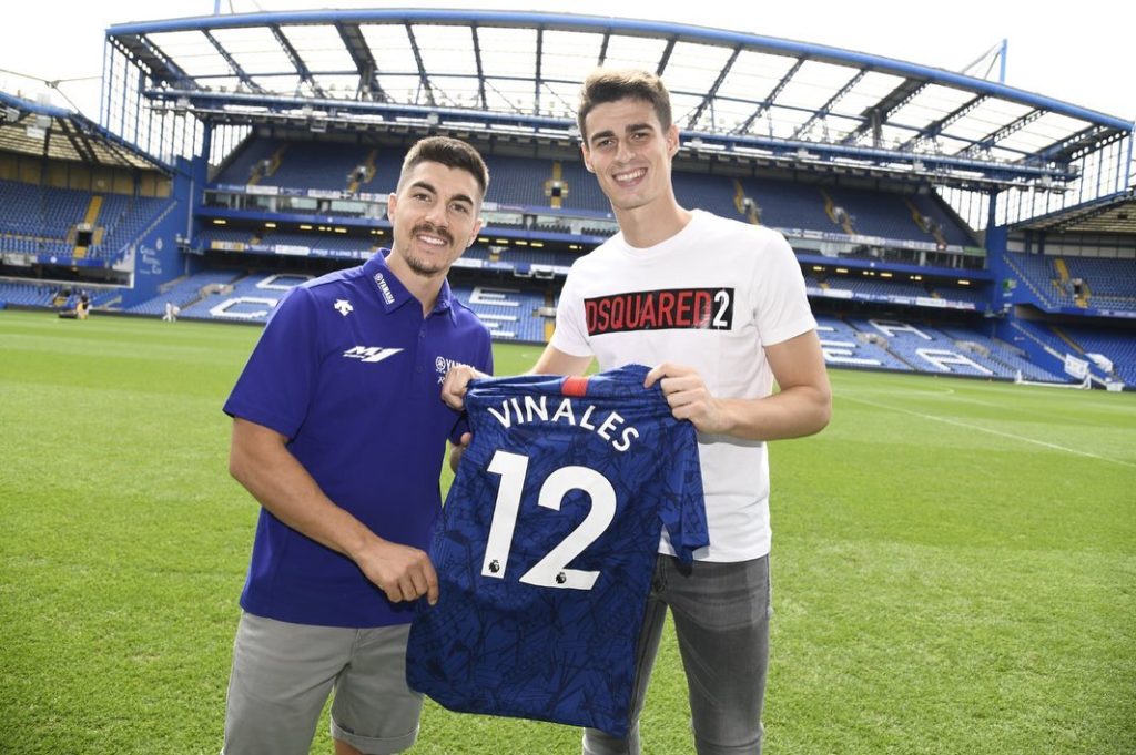 What a way to kick off the #BritishGP! .
@maverick12official visited Stamford Br...