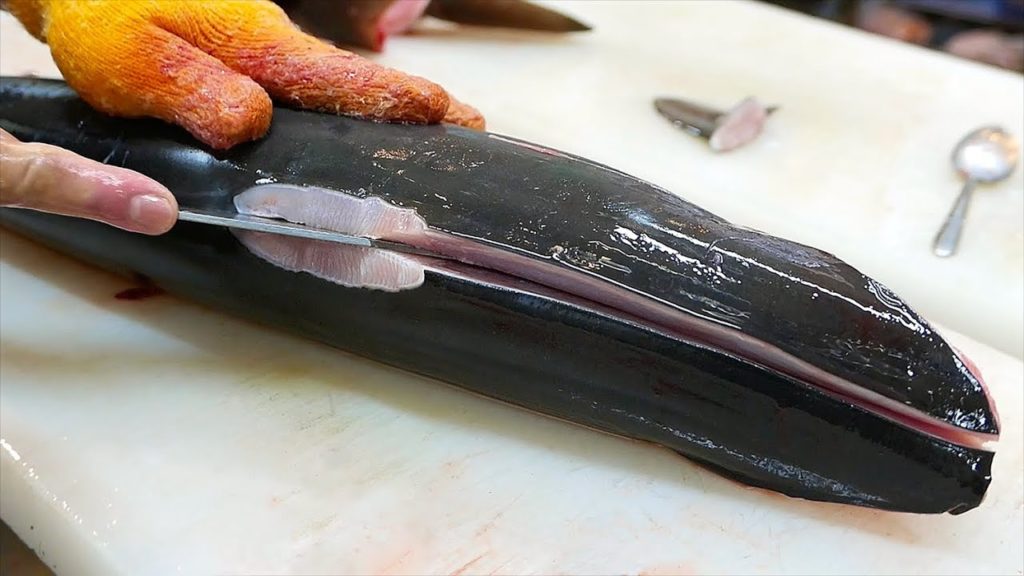 Japanese Street Food - SHARK CHEESEBURGERS Cheese Meatballs Okinawa Seafood Japan