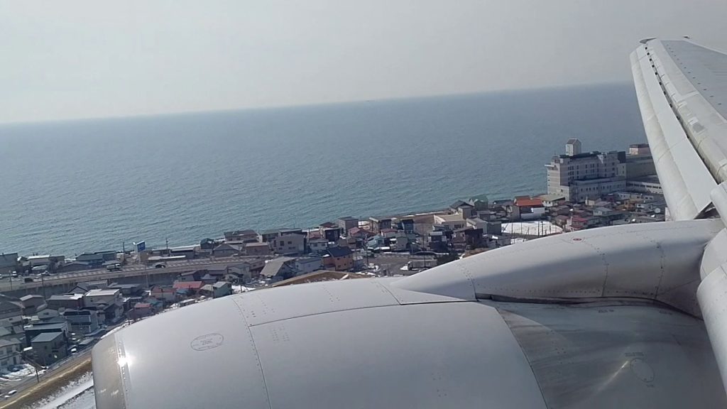 ANA Boeing 777 landing to Hakodate airport flight 553