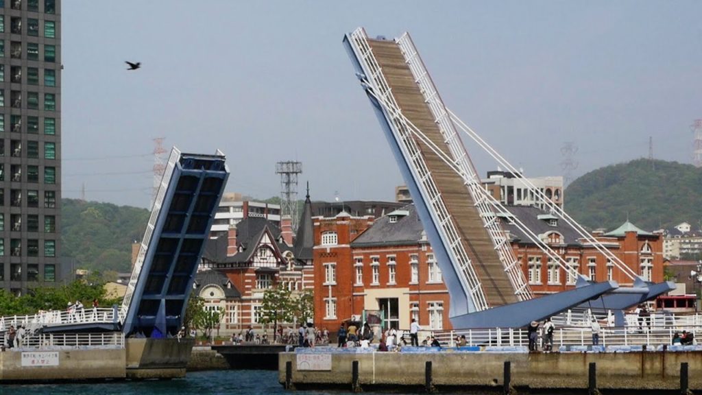"Blue Wing Moji" draw bridge raising in Mojiko Retro, Kitakyushu.