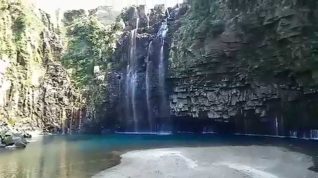 Ogawa Waterfall in Kagoshima, Japan - Beautiful Scenery - 鹿児島の絶景「雄川の滝」