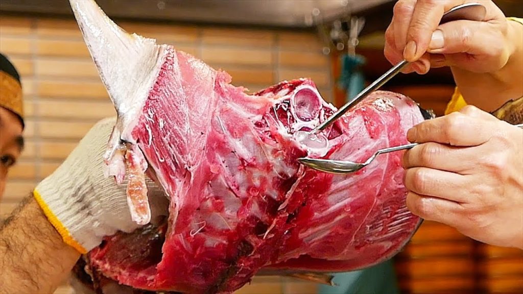 Japanese Food - 40KG TUNA CUTTING SHOW Eating All Parts of a Tuna!