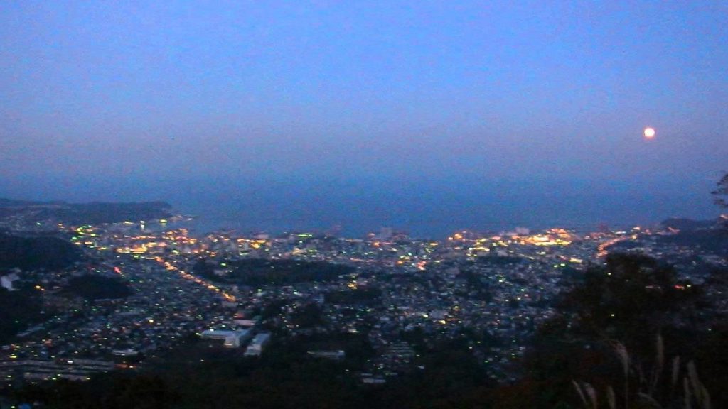 夕暮れの小樽を一望。天狗山山頂からです。(Otaru city night view from tengu mountian)　：　バリ雑貨プラタルッソ札幌