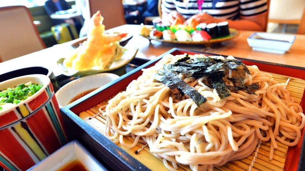 Lunch of sushi and soba at Naha Airport 沖縄旅最後はやはり那覇空港の風月で蕎麦と寿司のランチ:Gourmet Report グルメレポート