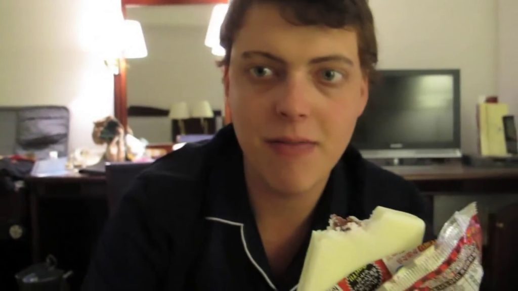 Trying Japanese Candy! [Travel Chan KYOTO JAPAN ep1]