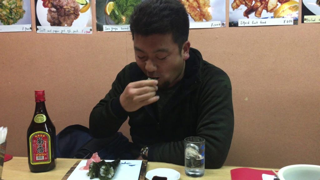 アキーラさん泡盛&海ぶどう巻き堪能!沖縄・那覇・国際通りの寿司居食屋「きゅうちゃん」Qchan-Japanese restaurant,Kokusai street,Naha city,Japan アキーラさん泡盛&海ぶどう巻き堪能!沖縄・那覇・国際通りの寿司居食屋「きゅうちゃん」Qchan-Japanese restaurant,Kokusai street,Naha city,Japan