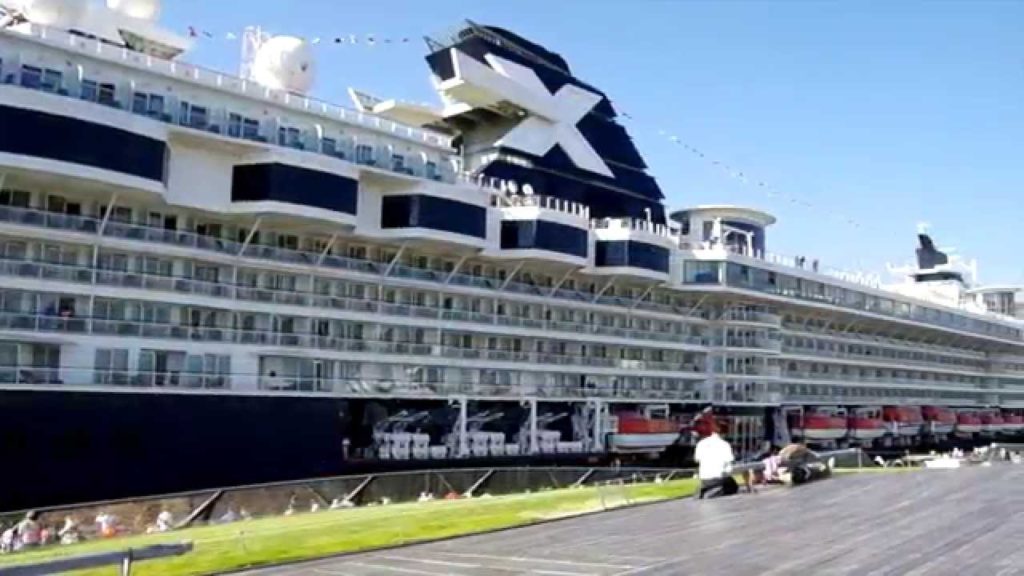 Japan in 2 minutes: Celebrity Millennium at Yokohama　セレブリティ・ミレニアム横浜入港