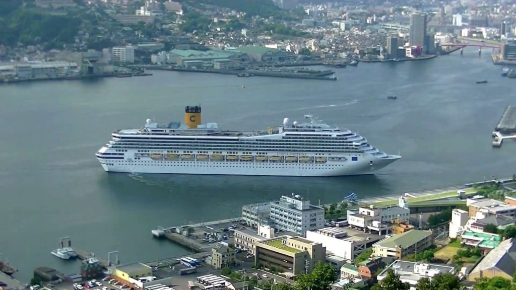 Time-lapse36 COSTA FORTUNA turned 180 degrees and departed from Nagasaki Port in Japan.