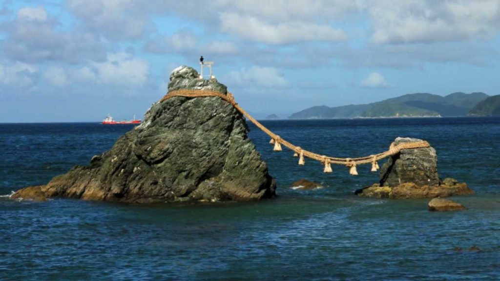 Meoto Iwa 夫婦岩 the Wedded Rocks by Kari Gröhn karigrohn.com karigrohncom Meoto Iwa 夫婦岩 the Wedded Rocks by Kari Gröhn karigrohn.com karigrohncom