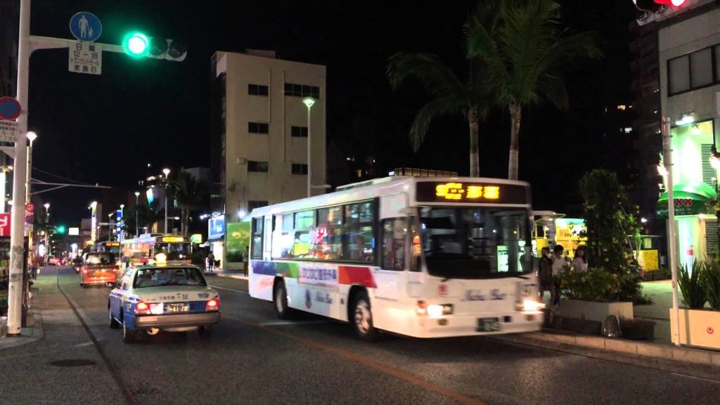 沖縄・国際通りの那覇バス　"Naha Bus", Kokusai Street Okinawa　(2015.9)