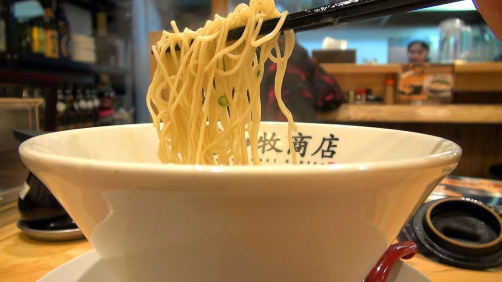 Tonkotsu-Ramen in Fukuoka at night 福岡の夜は豚骨ラーメンで締めざるを得ない牧商店:Gourmet Report グルメレポート