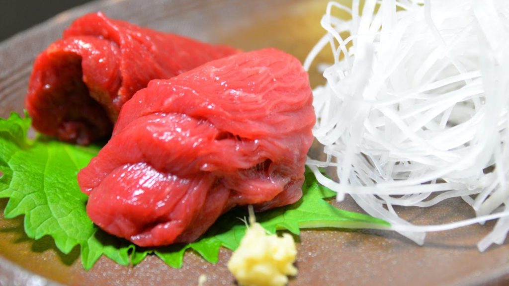 Good horse sashimi in Shinshu Inn 下諏訪温泉の梅月の自慢料理は馬刺しだ:Gourmet Report グルメレポート