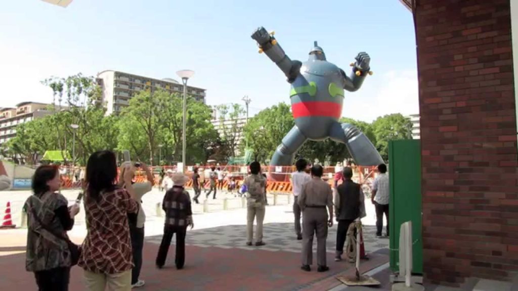 Kobe City's new statue Tetsujin-28 go