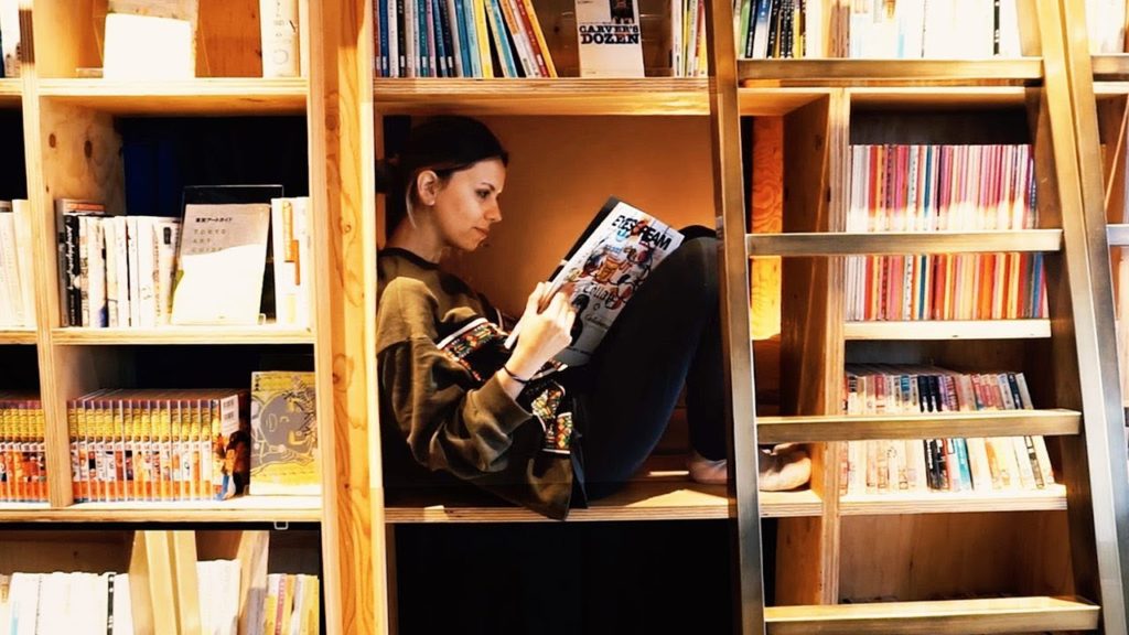 DORMIRE dentro una LIBRERIA a TOKYO – hotel Book & Bed Tokyo TOUR DORMIRE dentro una LIBRERIA a TOKYO - hotel Book & Bed Tokyo TOUR