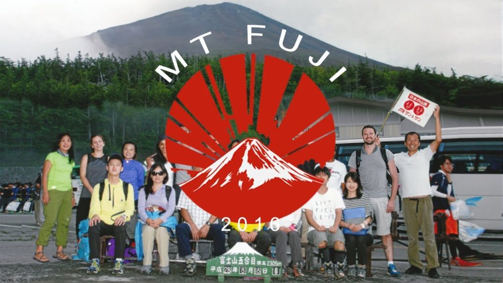 Climbing Mount Fuji - At night !