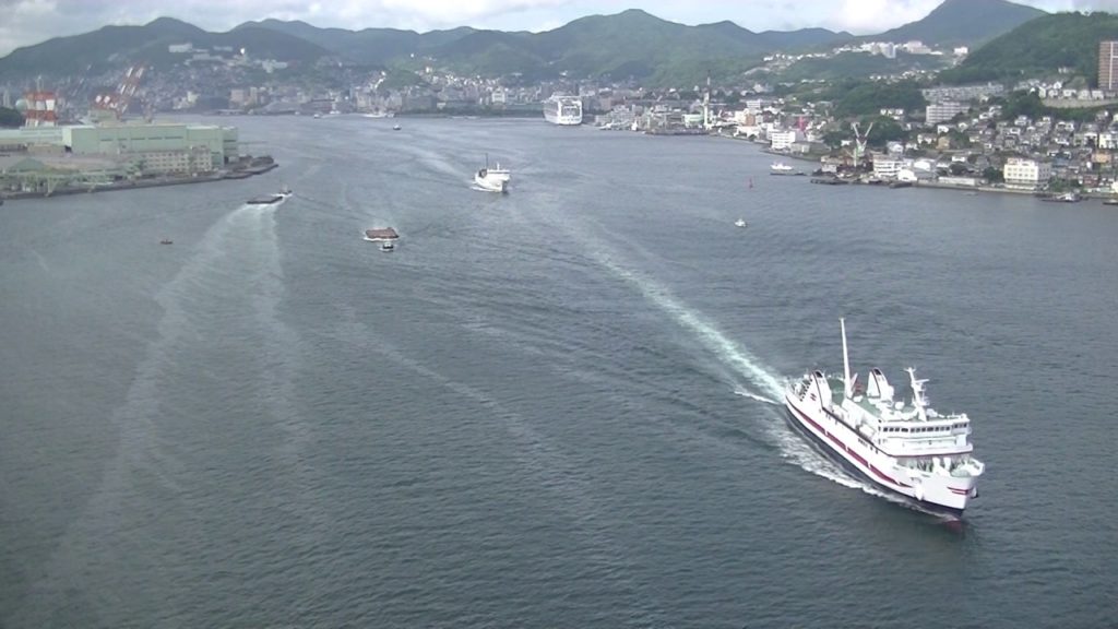 Lively Nagasaki Port of around 5:00 p.m. &  Diamond princess departure.