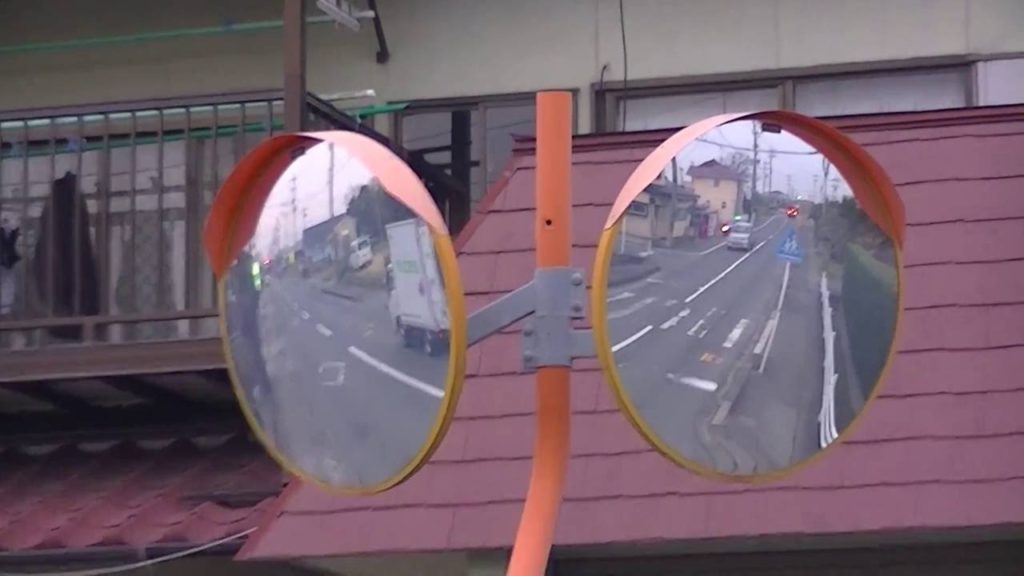 Driving in Japan: Mirrors