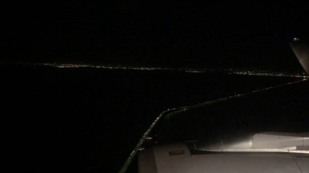 United 2201 LAX-SFO night landing Los Angeles San Francisco Airbus A319
