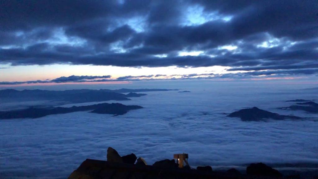 Mount Fuji Hut Stay – Fujisan Hotel – Hut Museum, Japan! Mount Fuji Hut Stay - Fujisan Hotel - Hut Museum, Japan!