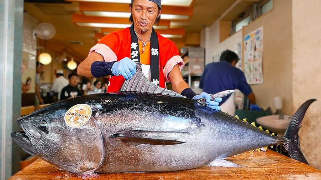 Japanese Street Food - BLUEFIN TUNA CUTTING SHOW & SUSHI / SASHIMI MEAL