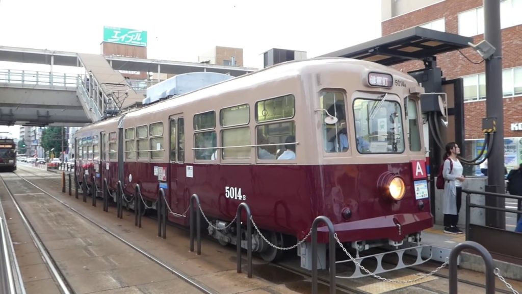 熊本市電5000型 新水前寺駅前電停発車 Kumamoto City Tram Type 5000 Tramcar