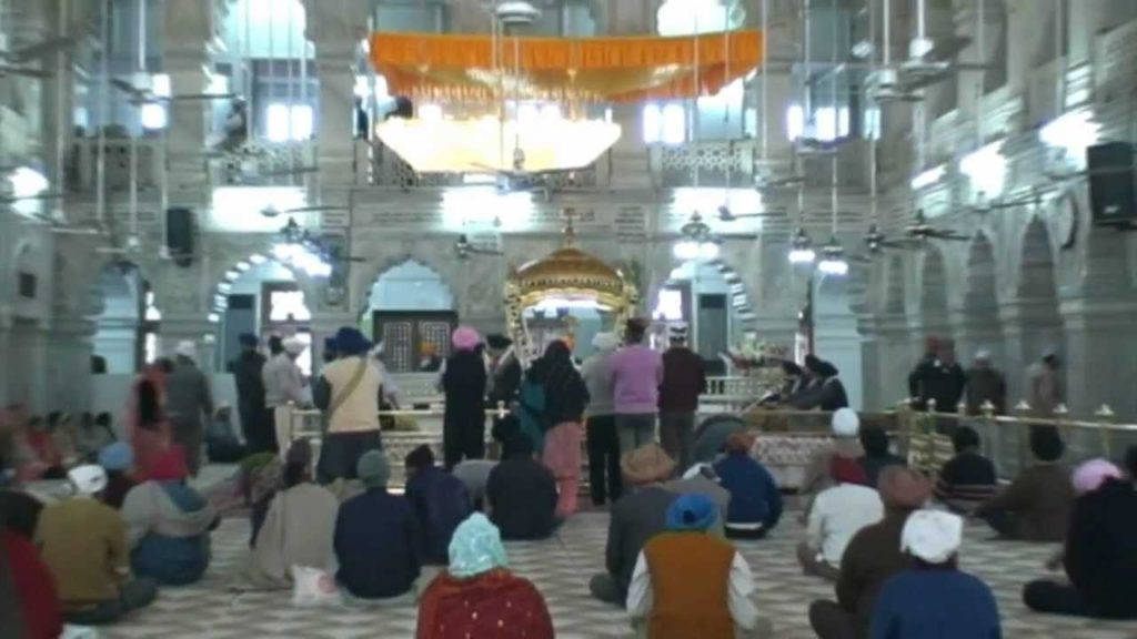 Shish Ganj Gurudwara Sikh Temple, Old Delhi, India.avi Shish Ganj Gurudwara Sikh Temple, Old Delhi, India.avi