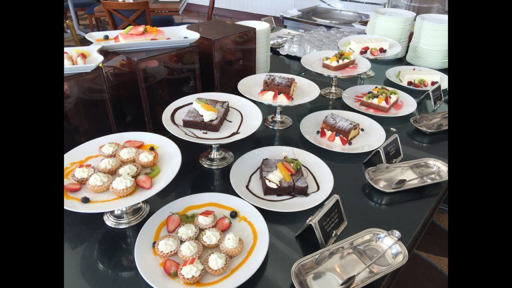 Lunch buffet at La Vela in Yokohama ラヴェラのランチビュッフェ Lunch buffet at La Vela in Yokohama ラヴェラのランチビュッフェ