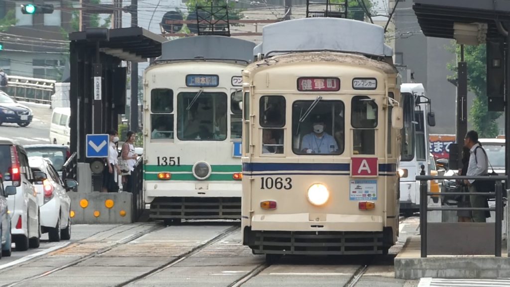 熊本市電1060型 九品寺交差点電停発着 Kumamoto City Tram Type 1060 Tramcar