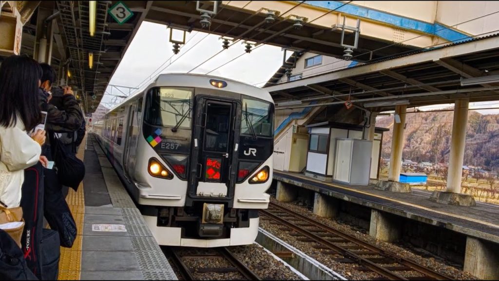 Hakuba to Shinjuku Train Journey - Japan Railways East - E257 [HDR]