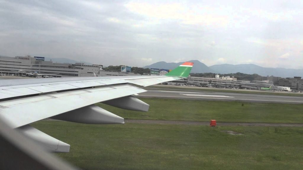 EVA Air flight BR 0105  takeoff from Fukuoka to Taipei  (01551)
