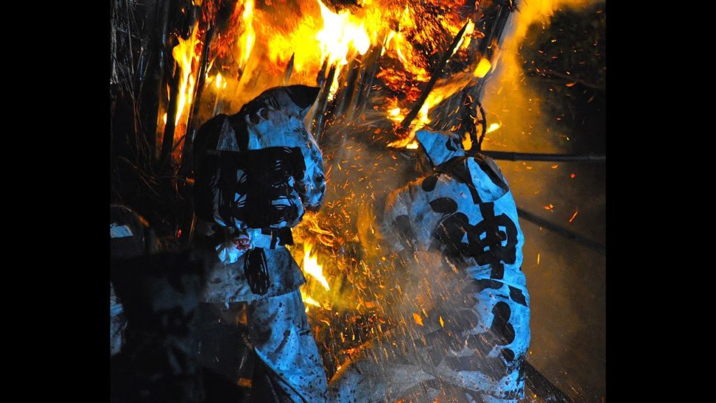 Wild Japanese Fire Festival – Toba no Himatsuri 鳥羽の火祭り Wild Japanese Fire Festival - Toba no Himatsuri 鳥羽の火祭り