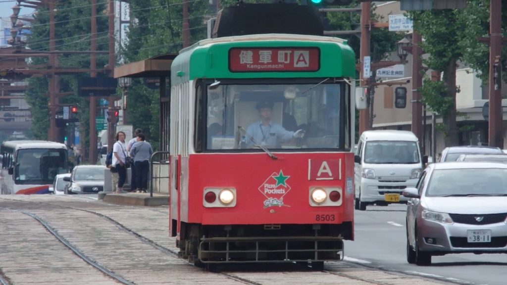 熊本市電8500型 市立体育館前電停到着 Kumamoto City Tram Type 8500 Tramcar