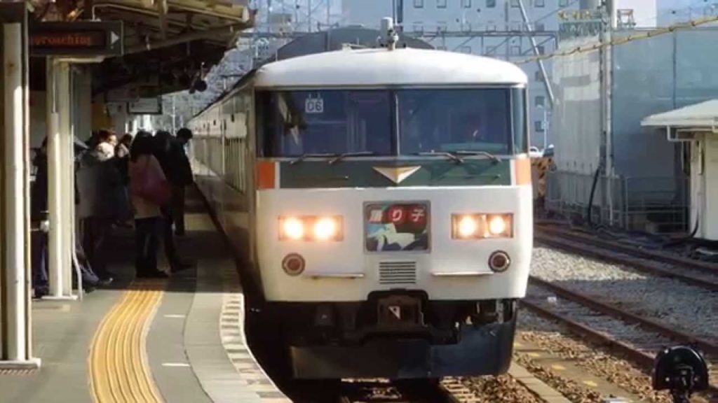 185系特急踊り子 三島駅到着 Limited Express "ODORIKO"