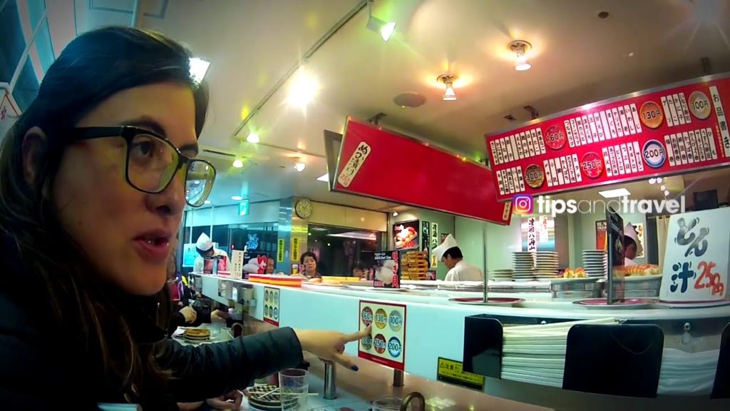 Comiendo Sushi en Tokio JAPON- Sakura Sushi - Kaiten Roll en Tokyo