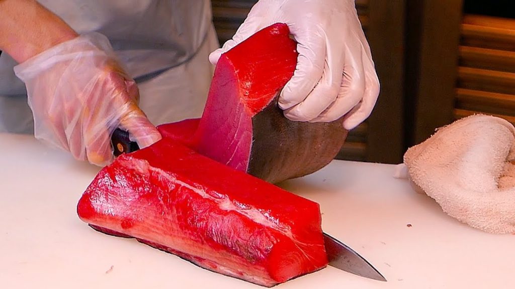 Japanese Street Food - Tsukiji Market MUST EATS Sashimi, Ramen, Seafood Japan