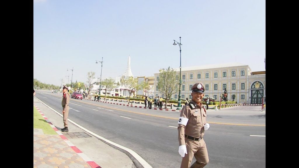 THAI POLICE HELPING FOREIGNER IN BANGKOK
