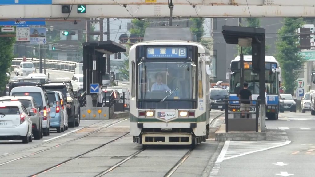 熊本市電8800型 九品寺交差点電停発着 Kumamoto City Tram Type 8800 Tramcar
