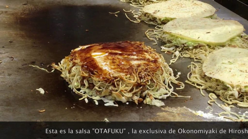 OKONOMIYAKI - The tipical Japanese food of Hiroshima ! / La comida típica de Hiroshima !