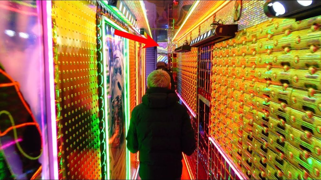 What's inside Tokyo’s Robot Restaurant? What's inside Tokyo’s Robot Restaurant?