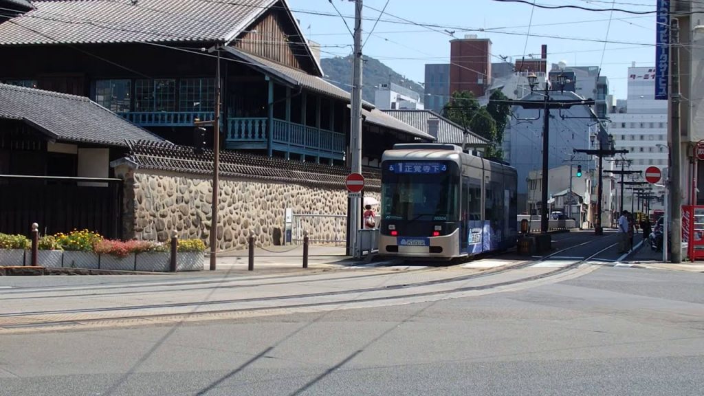 長崎電気軌道3000形 出島電停発車 Nagasaki 3000 series tramcar